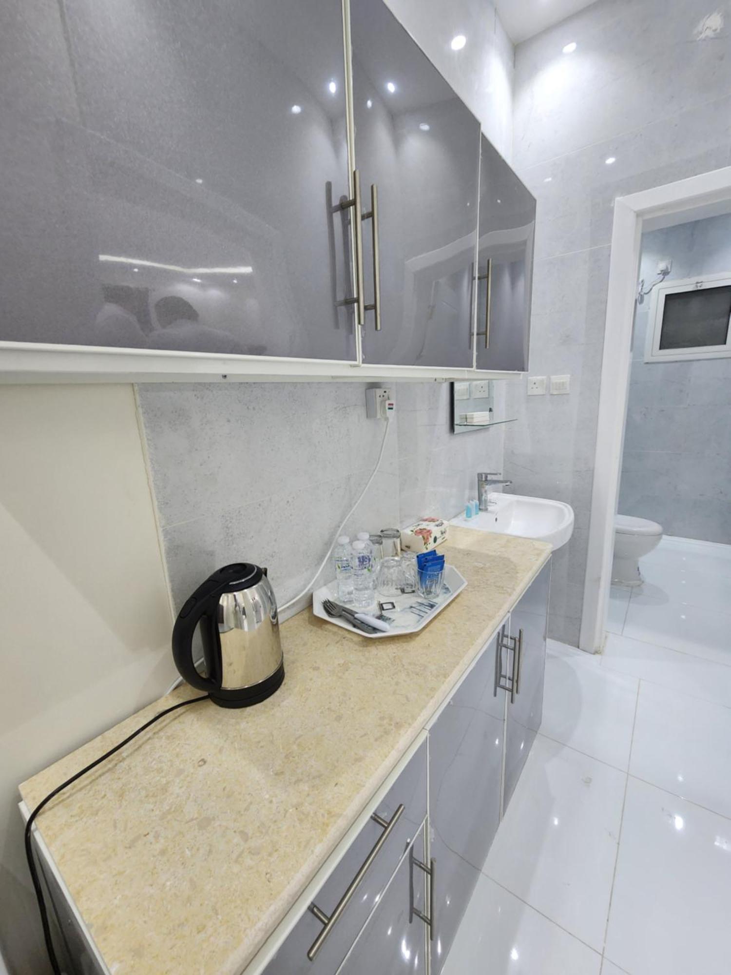 Yaqoot Al Madina Suites Al Awali Luaran gambar